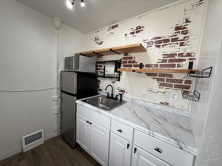 2535 Adams Ave #4 — Photo 8