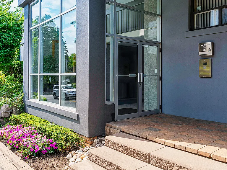 650 Woodbine Ave — Photo 11
