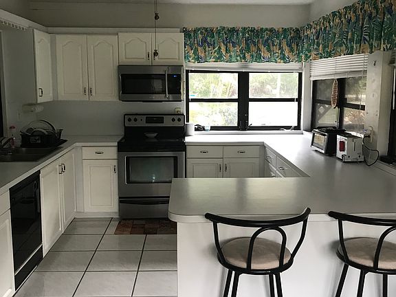 3rd image of 5989 SW Markel St