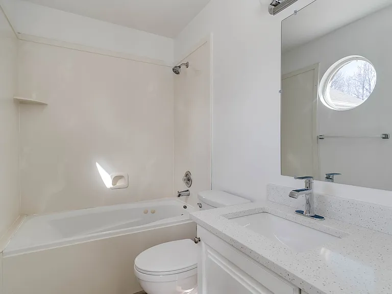 409 S 1125 W — Photo 24