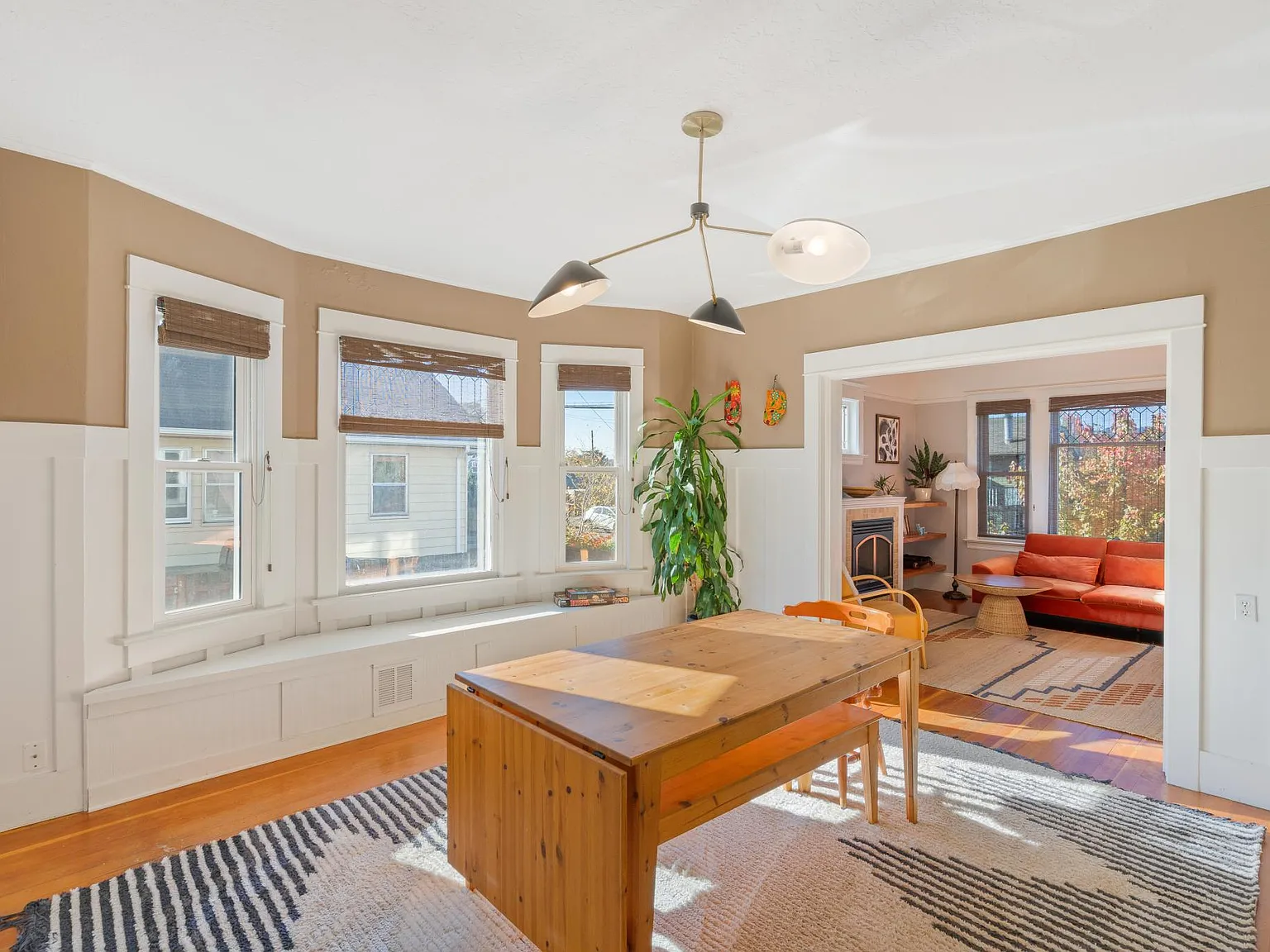 4 bed, 2.5 bath, 2736 sqft, $4,200 — Photo 4