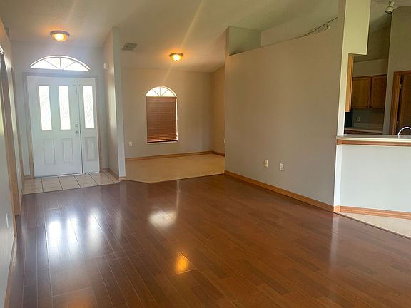 4th image of 2354 Sweetwater Blvd
