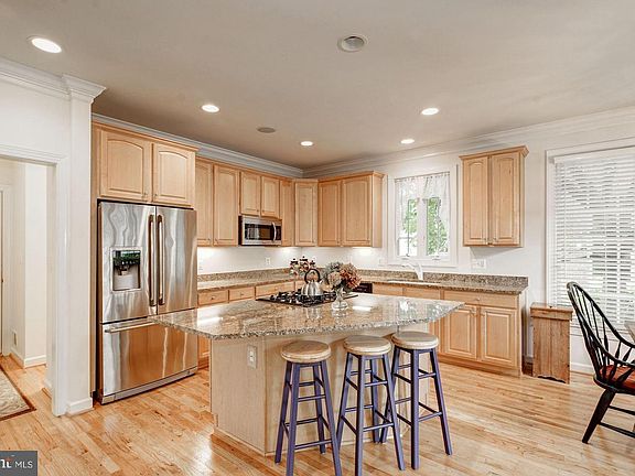 4th image of 3851 Farrcroft Dr