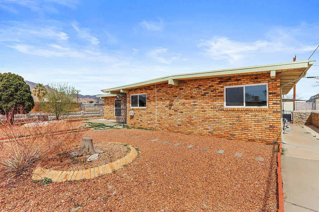 3 bed, 2.5 bath, 1824 sqft, $1,525 — Photo 3