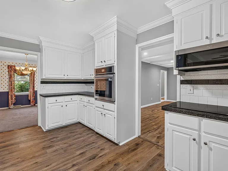 1037 Law Ln — Photo 13