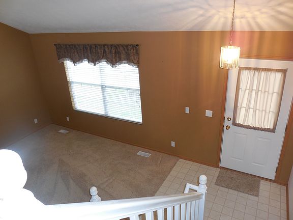 5th image of 16493 Grant St