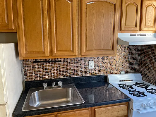 Rented by Metropolis International Realty Inc. | media 1