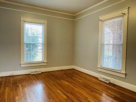 3rd image of 212 Kitson St