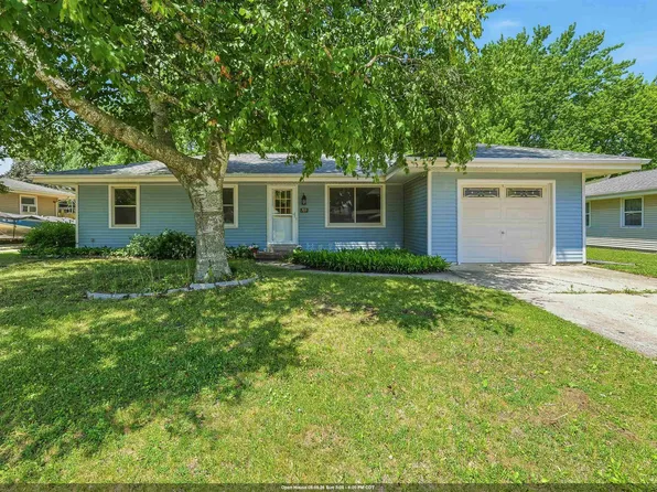709 Memorial Dr, Kewaskum, WI 53040