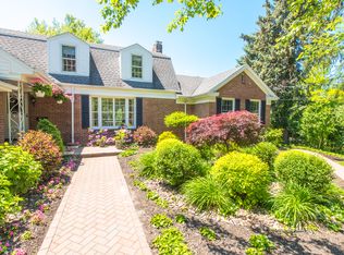 70 N Long St, Williamsville, NY 14221