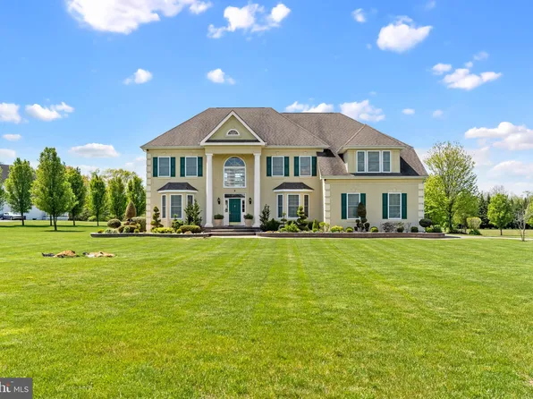 8 Fieldcrest Dr, Pittsgrove, NJ 08318