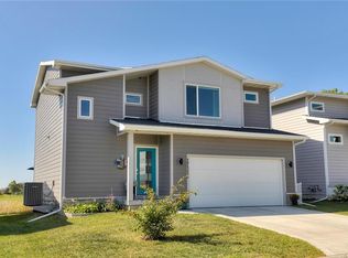 17112 Mistflower Ln, Urbandale, IA 50323