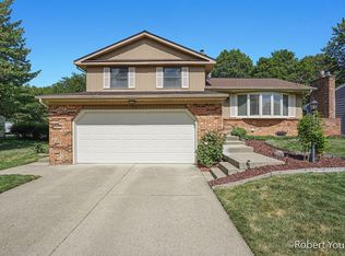 2025 Fawnwood Dr SE, Kentwood, MI 49508
