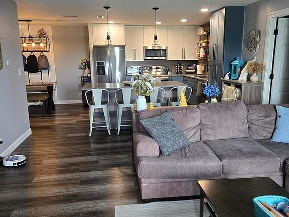 3rd image of 1501 Darien Lake Dr APT 208