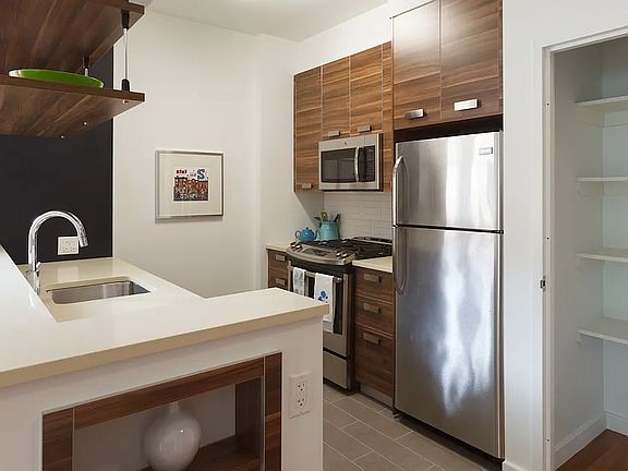 3rd image of 22 Caton Pl APT 4J