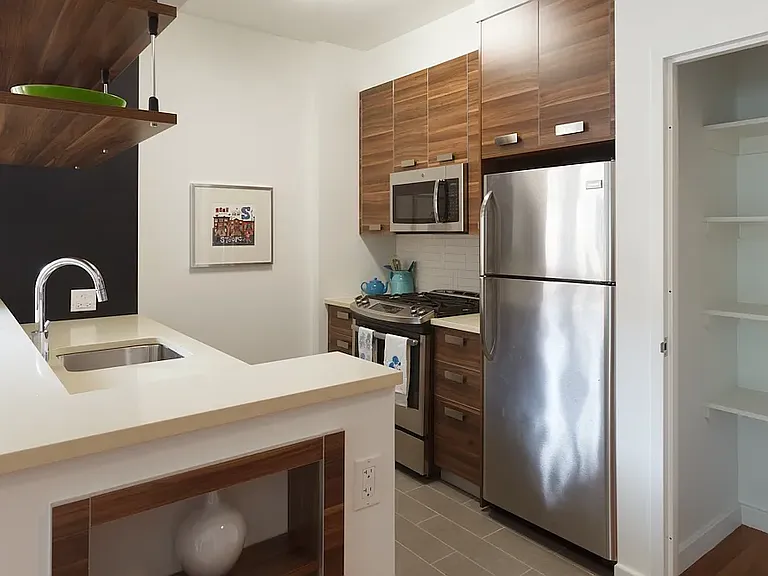 22 Caton Pl #4J — Photo 3