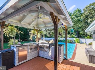 186 Magothy Beach Rd, Pasadena, MD 21122