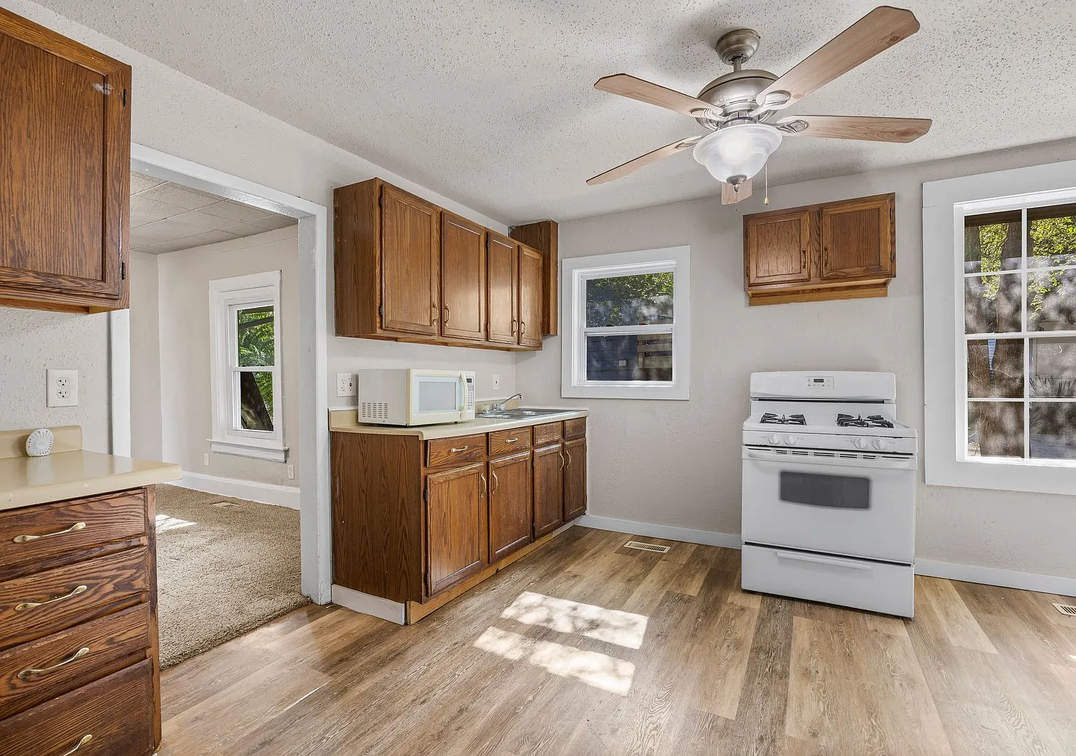 3 Bedroom Home For Rent - 3410 Easton Blvd — Photo 3