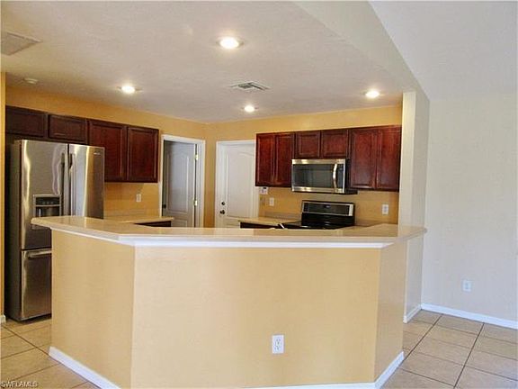 4th image of 3139 NE 13th Pl