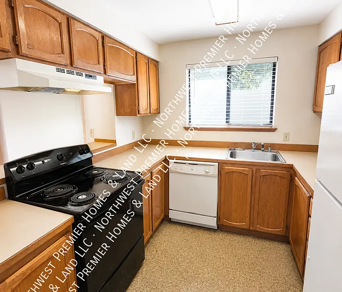 114 NW 3rd Pl #D — Photo 3