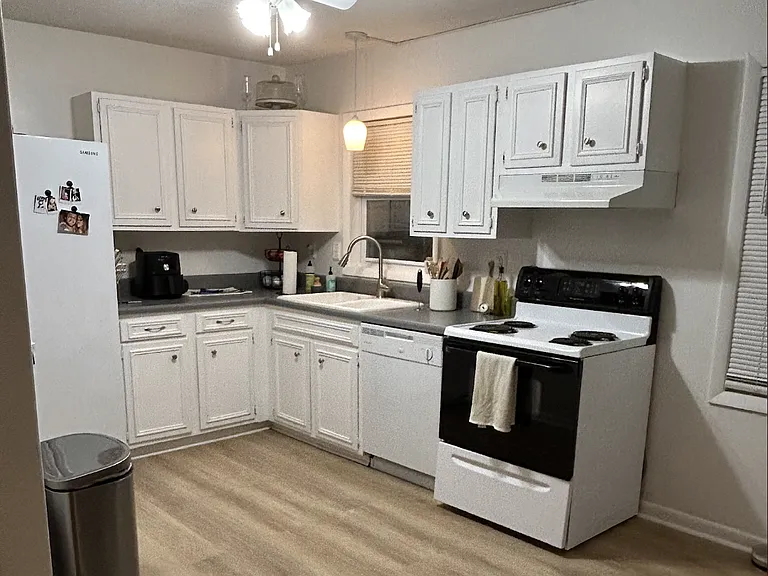 Bayview Dr — Photo 10