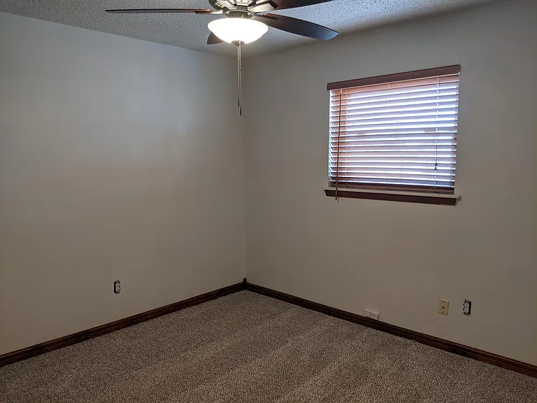 1013 Newport Ave — Photo 14