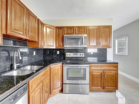 4th image of 600 NE 57th Court
