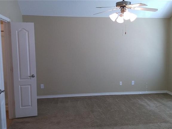 3rd image of 1121 Caudle Ln
