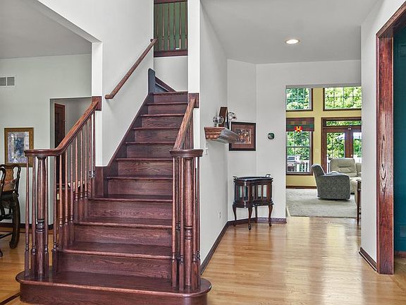 3rd image of 612 Hilbrich Ct