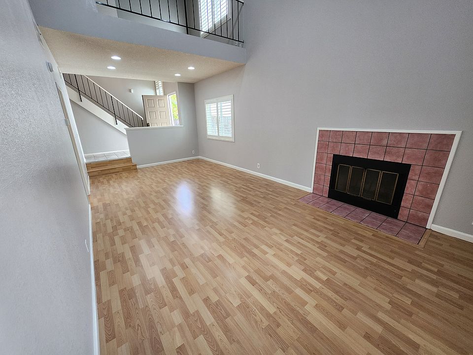 1st image of 34742 Siward Dr