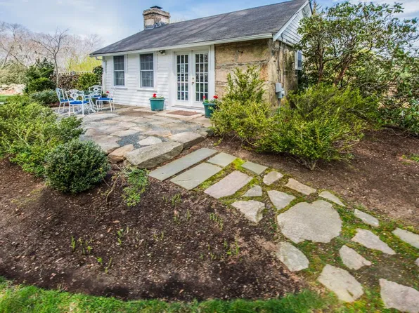 495 Congdon Hill Rd, Saunderstown, RI 02874