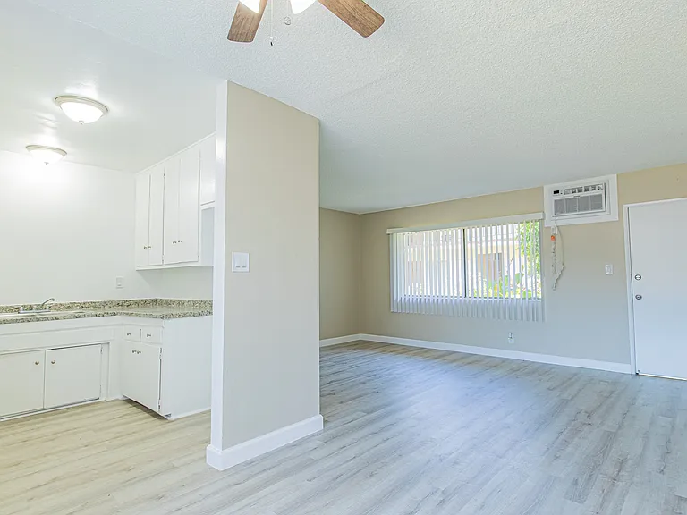 Parthenia Twin Apartments — Photo 8