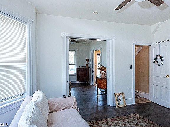 4th image of 742 Moore Ave #1