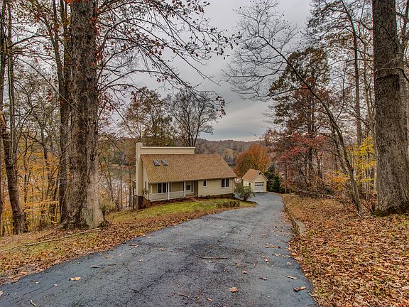 2nd image of 304 Woodlake Dr