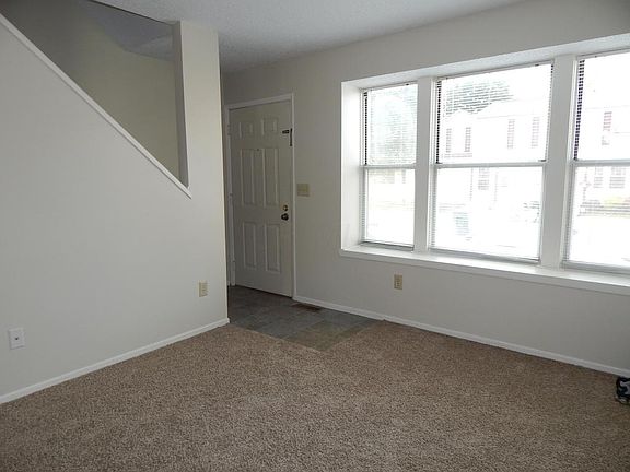 4th image of 755 Ficus Dr