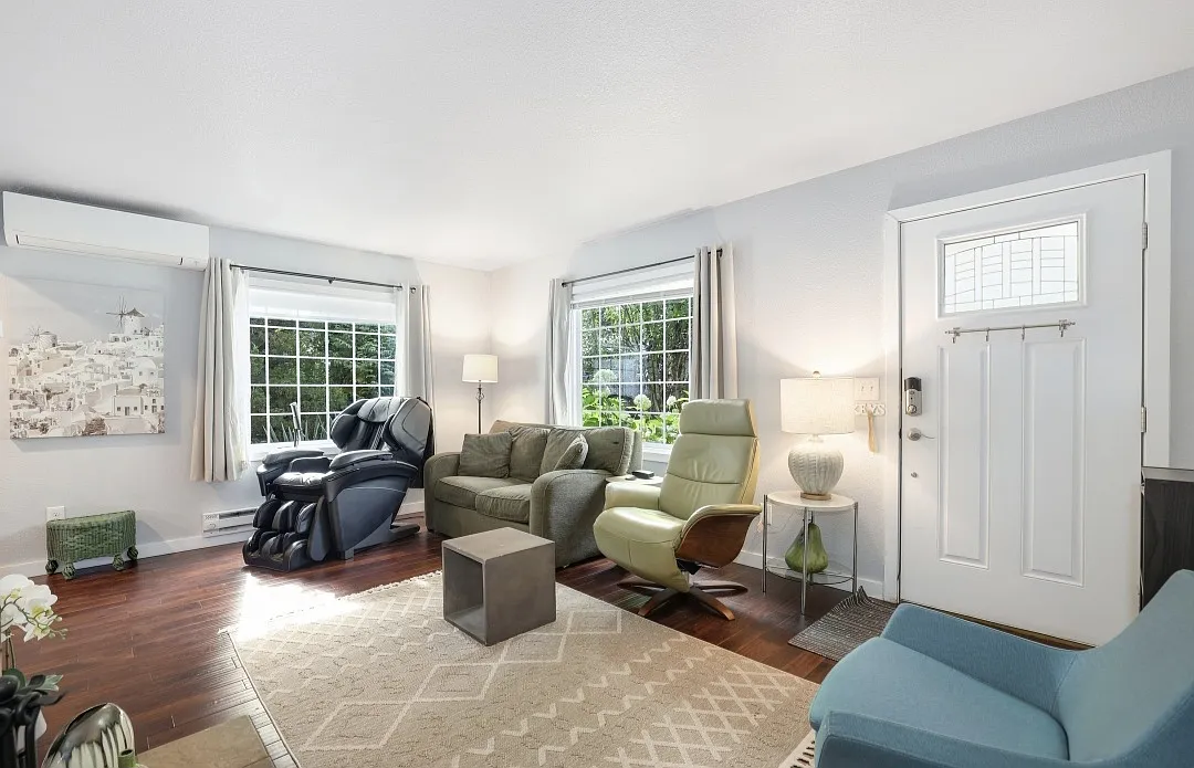 2 bed, 768 sqft, $2,400 — Photo 3