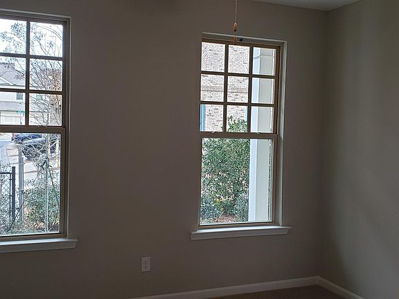4th image of 2681 Queenstown St