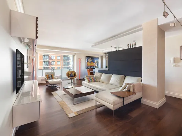 300 East 40th Street image 1 of 15