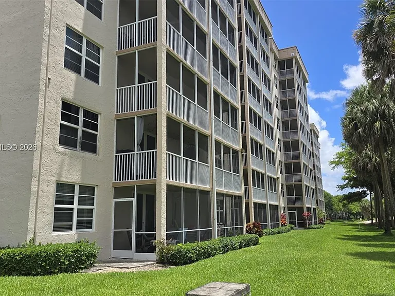 250 Jacaranda Dr #608 — Photo 30