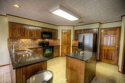 4th image of 1891 Travers Cir