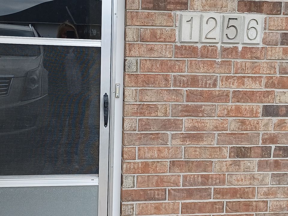 1st image of 1256 NW Woodbury Ct