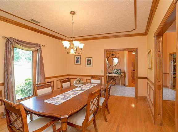 5th image of 1211 Windsor Dr