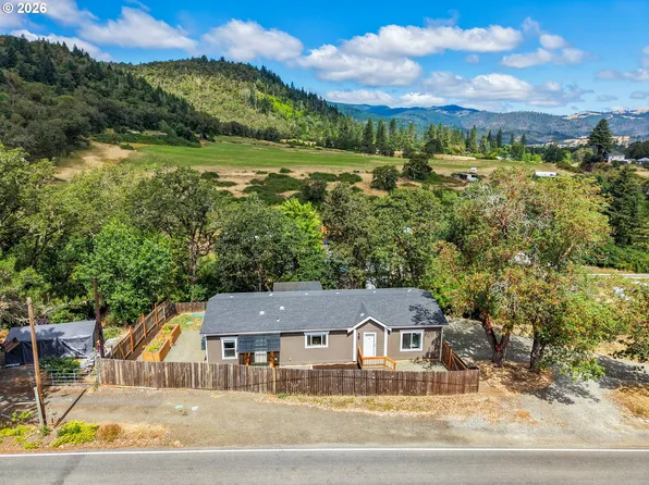 4458 Shoestring Rd, Riddle, OR 97469
