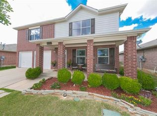 1805 Crested Butte Dr, Fort Worth, TX 76131