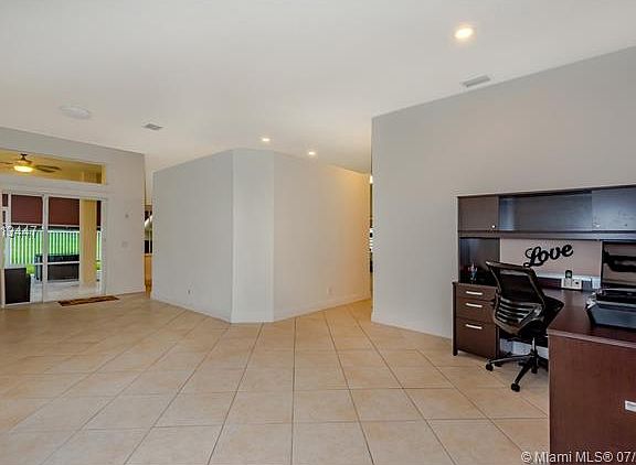 3rd image of 4027 Palm Pl