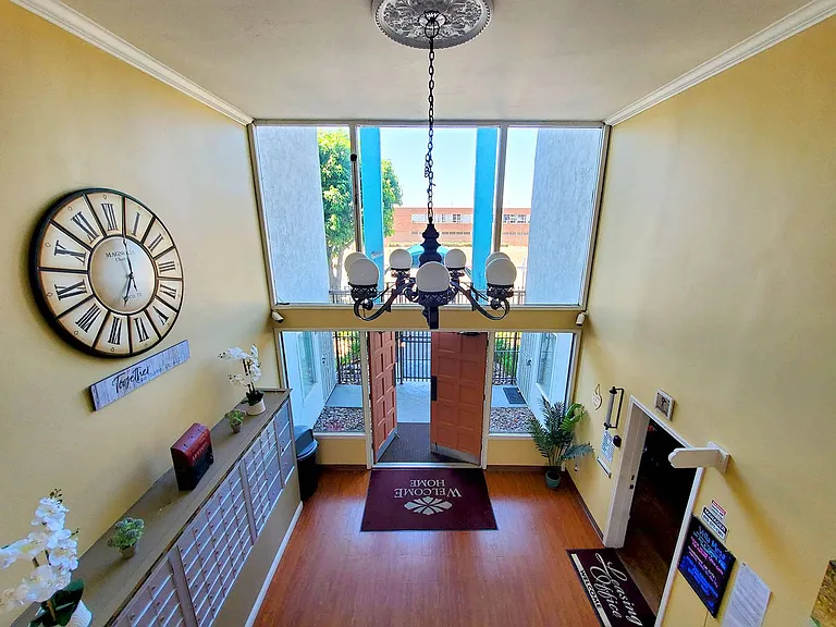 Villa Mesa Apartments — Photo 15