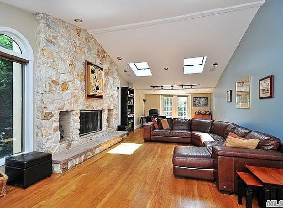 4th image of 27 Woodmere Blvd S