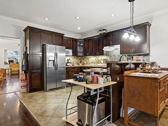 5th image of 32758 Lightbody Ct