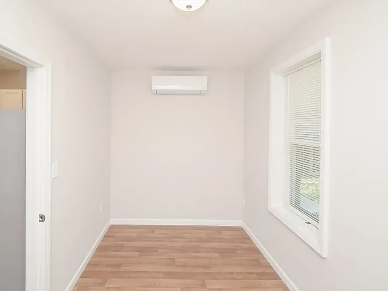 23 Warwick St #3 — Photo 11