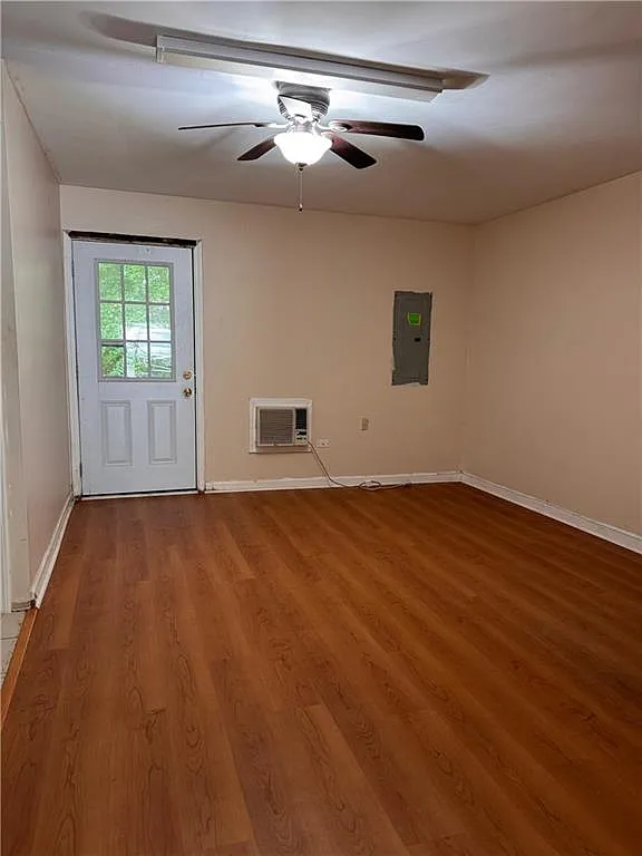 3 bed, 3.5 bath, 1248 sqft, $1,900 — Photo 2